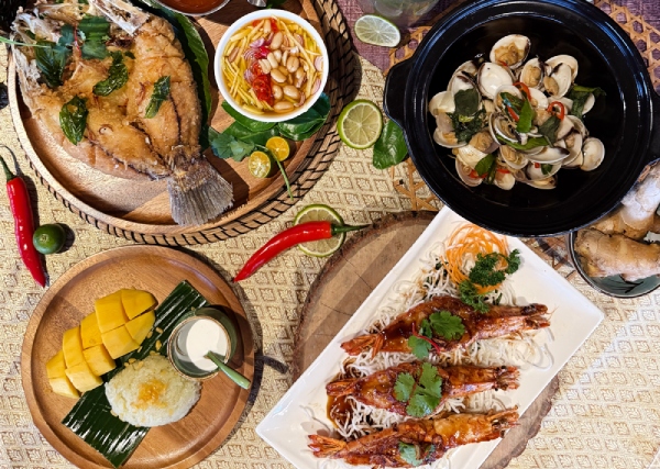 Halal Catering Solutions For Small Hari Raya Gatherings